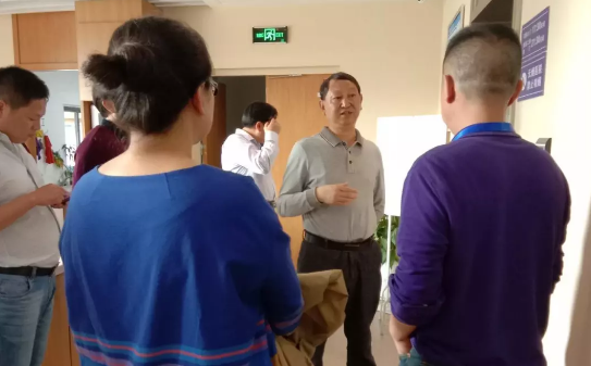 4月18日宜昌市政协主席宋文豹、副主席张发卫等政协领*一行轻车简从，来到宜昌华厦眼科医院进行视察，详细了解社会办医以及华厦眼科医院的经营发展情况2.png