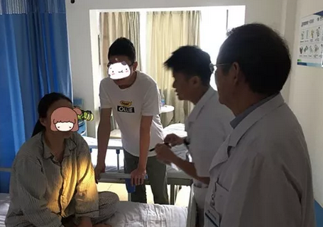 成都华厦眼科罗清礼院长为四处求医未果的河南眼眶肿瘤患者手术3.png