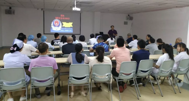 5月15日，厦门眼科中心龙岩眼科医院邀请了旭升消防安全培训学校傅燕敏教官到医院对全体员工开展了消防知识讲座及逃生疏散演练。以切实加强医院消防安全管理工作，预防医院火灾事故的1.png