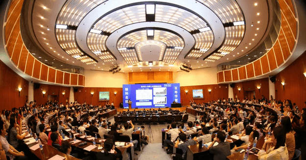 眼科界“ 强大脑”登鹭，掀起“头脑风暴” ——第五届华厦眼科环球论坛召开1.png