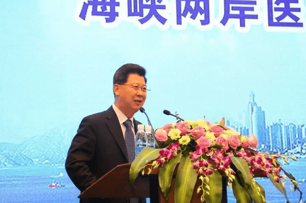 眼科界“ 强大脑”登鹭，掀起“头脑风暴” ——第五届华厦眼科环球论坛召开6.png