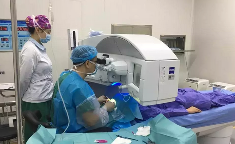 我为华厦眼科全飞秒代言之成都华厦眼科医院药房主任黄学芬：原本犹豫现在不再观望3.png