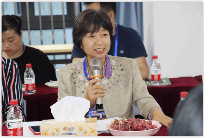 6月12日上午，厦门市思明区鹭江街道人大工委主任王国强、开元街道人大工委主任陈玉印等人大代表一行，走进华厦医疗园参观考察。华厦眼科医院集团董事长苏庆灿及院领*班子成员陪同。6.png