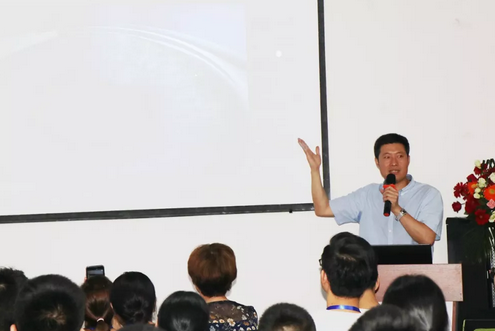 宁德眼科医院举办了一场“大牌来助阵，摘镜致青春”近视手术医生见面会2.png