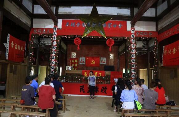“不忘初心跟党走，追忆红军峥嵘岁月” ——厦门眼科中心第二党支部纪念建军92周年主题党日活动2.jpg