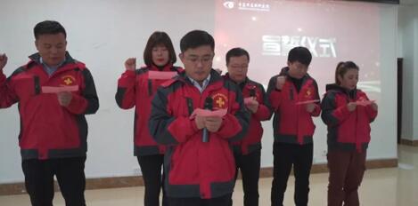 青岛华厦眼科医院党支部领*、院医护团队积极参与“情系安顺送光明”对口援助白内障患者扶贫项目2.jpg