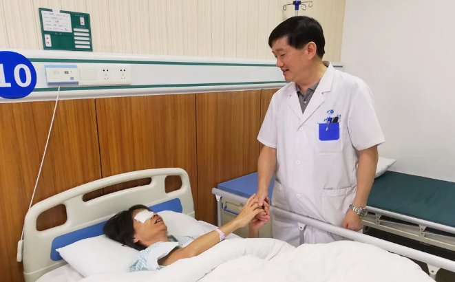 被白内障和高度近视夺走的视界在东莞华厦眼科医院复明1.png