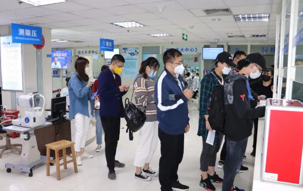 为致敬“逆行者”，厦门眼科中心启动“礼遇英雄”--福建援鄂医师公益摘镜行动2.png