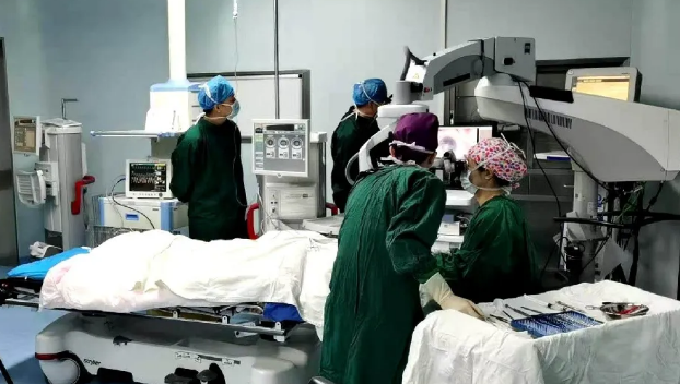 云端“亮刀”，实力圈粉！中华医学会第二十五次全国眼科学术大会「白内障手术演示」，厦门眼科中心一天8台白内障手术直播，带你“大开眼界”4.png