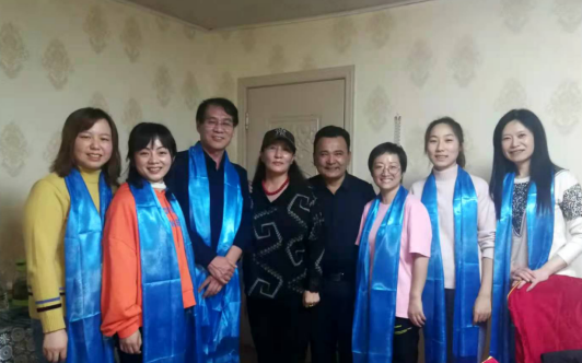 10月14日，宜昌市归国华侨联合会和宜昌华厦眼科医院共同发起的“侨爱心光明行”大型义诊活动正式启动。9名家护组团赴新疆温泉县义诊。宜昌市市委常委、统战部部长王均成出席活动并为医疗队授旗。7.png