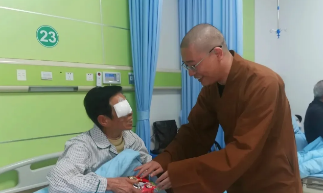 崇慈向善·与爱同行！厦门眼科中心携手鸿山慈善会助力贫困眼疾患者重获光明1.png