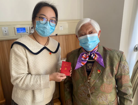 “情系兰馨颐养院，尊老敬老送温暖”——华厦眼科集团主题党日活动4.png