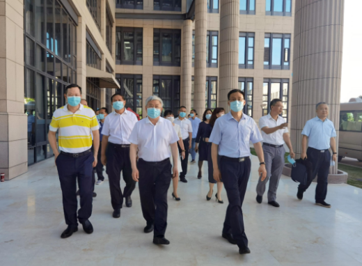 省市领*陪同刘永富主任一行调研华厦眼科：仁心仁术，为公益事业贡献华厦力量1.png