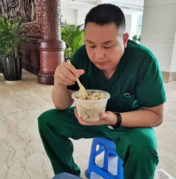 华厦眼科白衣英雄战“疫”背后的暖心故事3.png