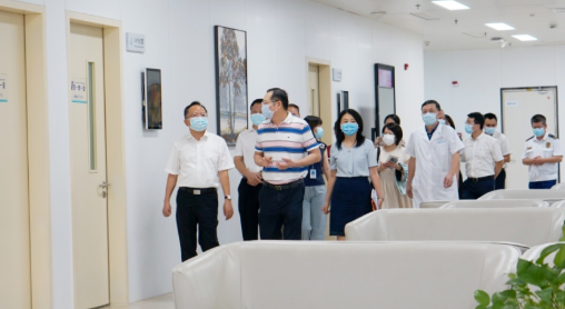 厦门市政府副市长廖华生带队到华厦眼科集团本部厦门眼科中心检查安全生产及疫情防控工作2.png