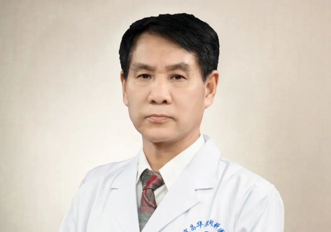 华厦眼科医生·医声——霍鸣：有口皆【医生·医声】霍鸣：有口皆碑的“光明掌门人”碑的“光明掌门人”