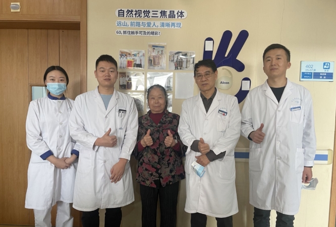 华厦眼科医生·医声霍鸣：有口皆【医生·医声】霍鸣：有口皆碑的“光明掌门人”碑的“光明掌门人”2.png