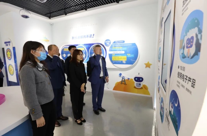 医疗器械流通头部企业华瑭大昌CEO到访华厦眼科，共谋眼科高质量发展新机遇!2.png