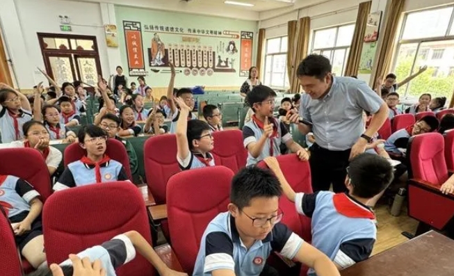 华厦眼科：聚焦“一老一小”，全力打造6月“华厦爱眼月”4.png