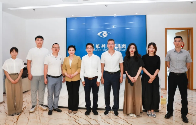 点滴爱心，点亮光明!中国华侨公益基金会领导莅临华厦眼科调研指导1.png