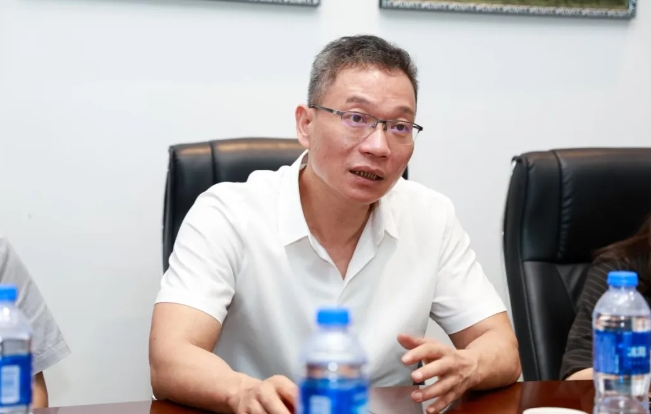 点滴爱心，点亮光明!中国华侨公益基金会领导莅临华厦眼科调研指导3.png